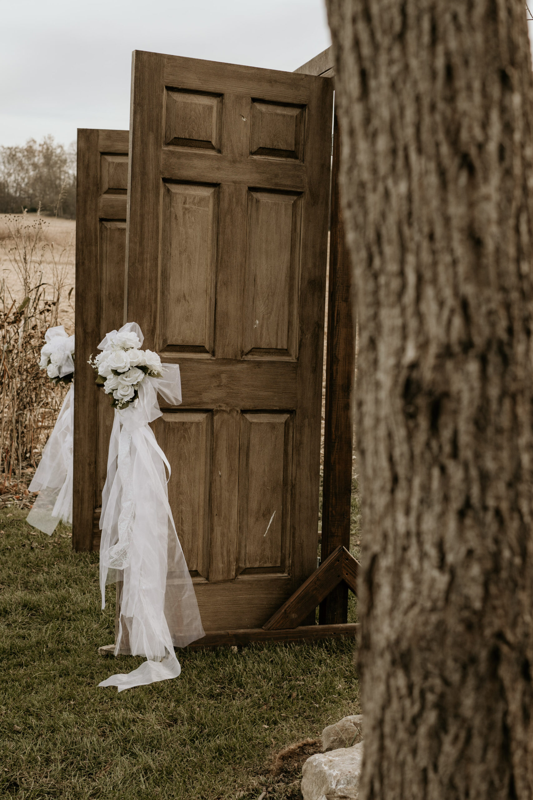 Rustic Barn Wedding Details, Wedding details, Fall Wedding, Rustic Door Decor